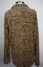 Load image into Gallery viewer, Cheetah Buttonup
