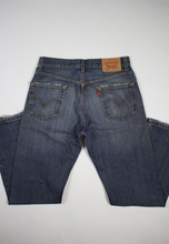 Load image into Gallery viewer, Levi 505 Jeans
