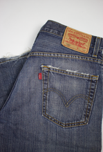 Load image into Gallery viewer, Levi 505 Jeans
